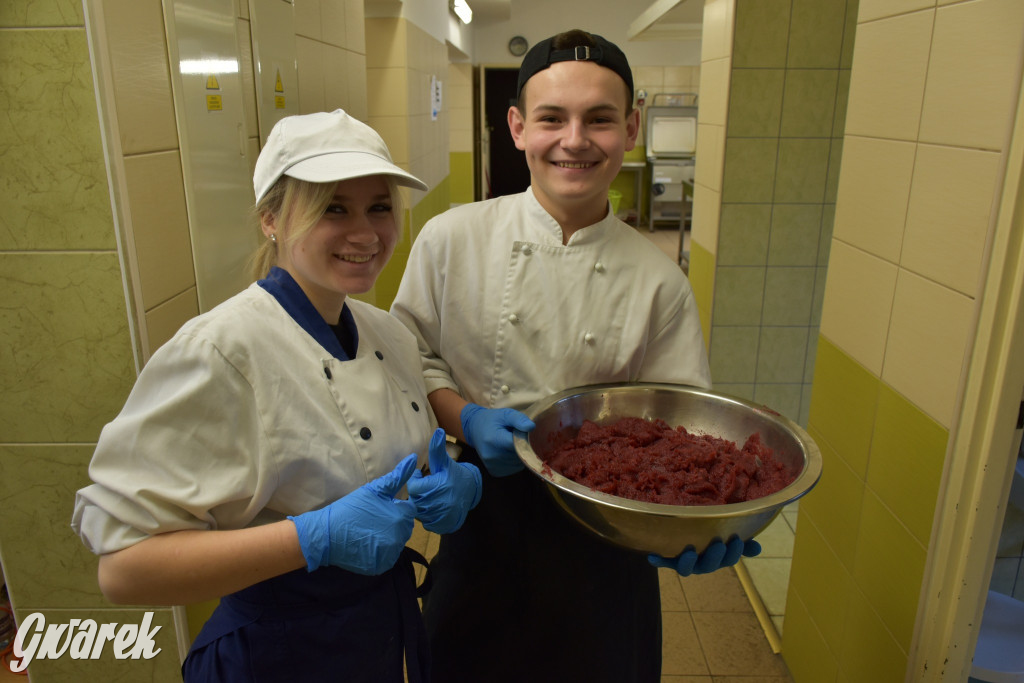 Tłusty czwartek, kolejki po pączki