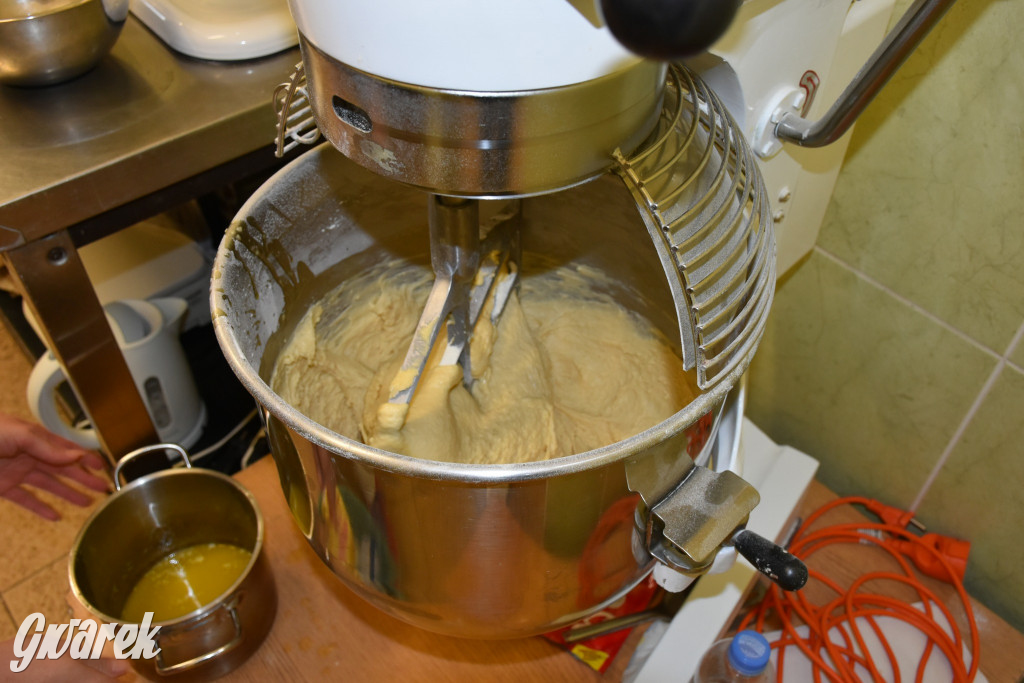 Tłusty czwartek, kolejki po pączki