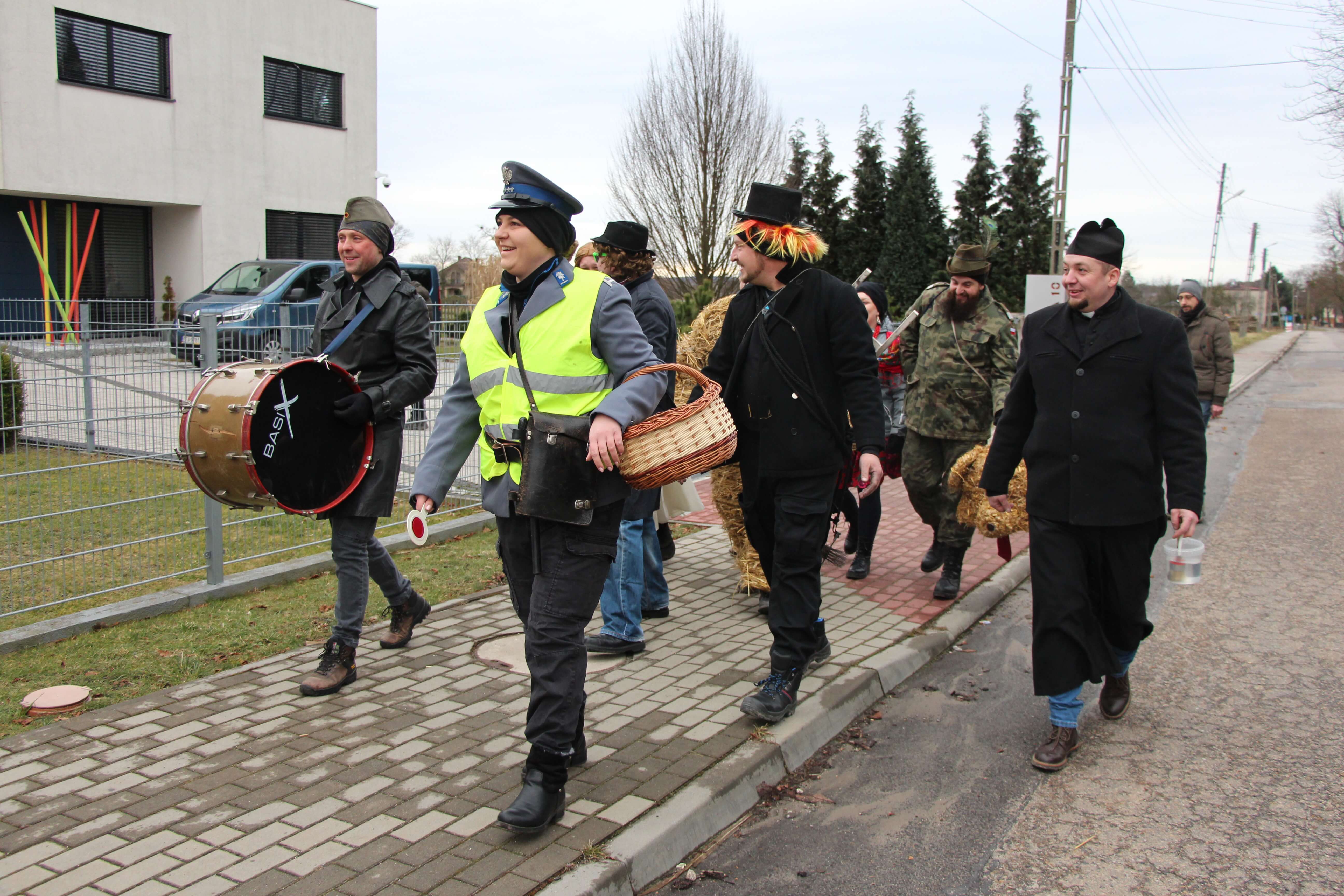 Z berem przez Miedary. Tu wodzą niedźwiedzia od 25 lat