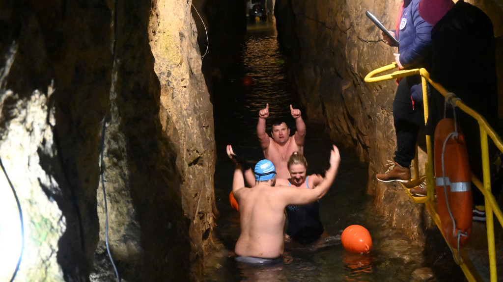 330 morsów pod ziemią. Podziemna sztafeta