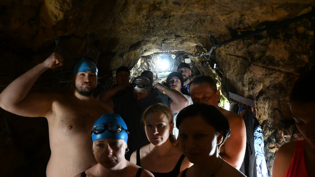 330 morsów pod ziemią. Podziemna sztafeta