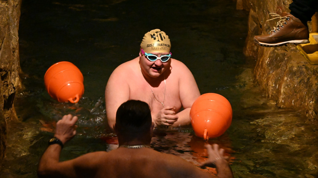 330 morsów pod ziemią. Podziemna sztafeta