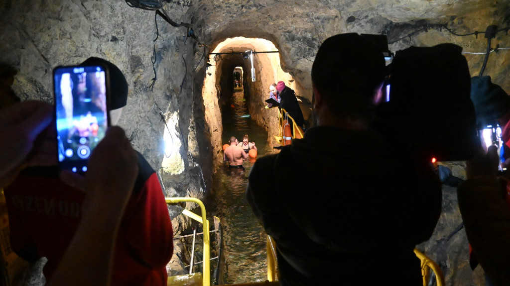 330 morsów pod ziemią. Podziemna sztafeta