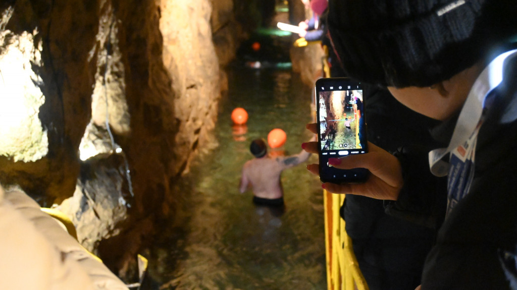 330 morsów pod ziemią. Podziemna sztafeta