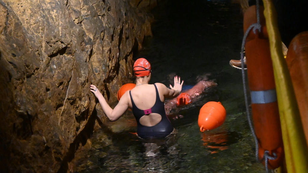 330 morsów pod ziemią. Podziemna sztafeta