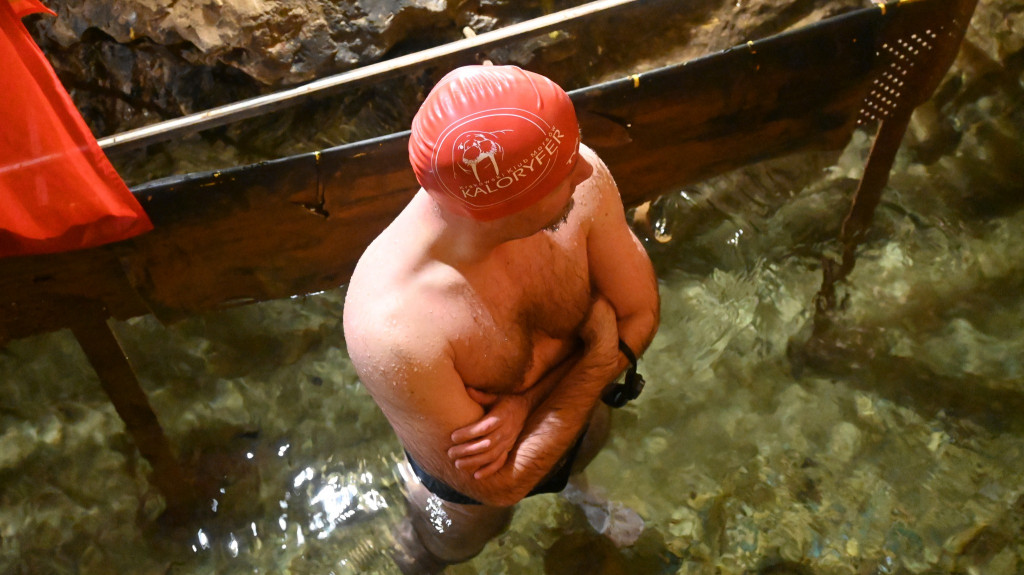 330 morsów pod ziemią. Podziemna sztafeta