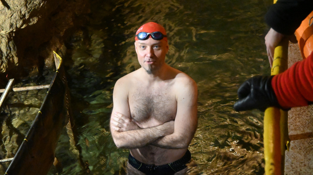 330 morsów pod ziemią. Podziemna sztafeta