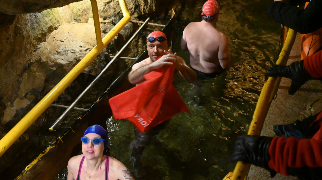 330 morsów pod ziemią. Podziemna sztafeta