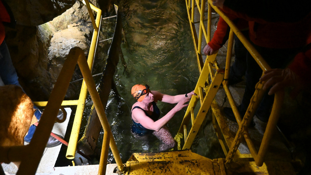 330 morsów pod ziemią. Podziemna sztafeta