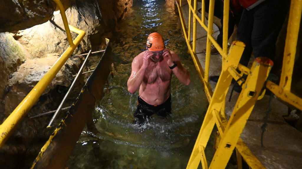 330 morsów pod ziemią. Podziemna sztafeta