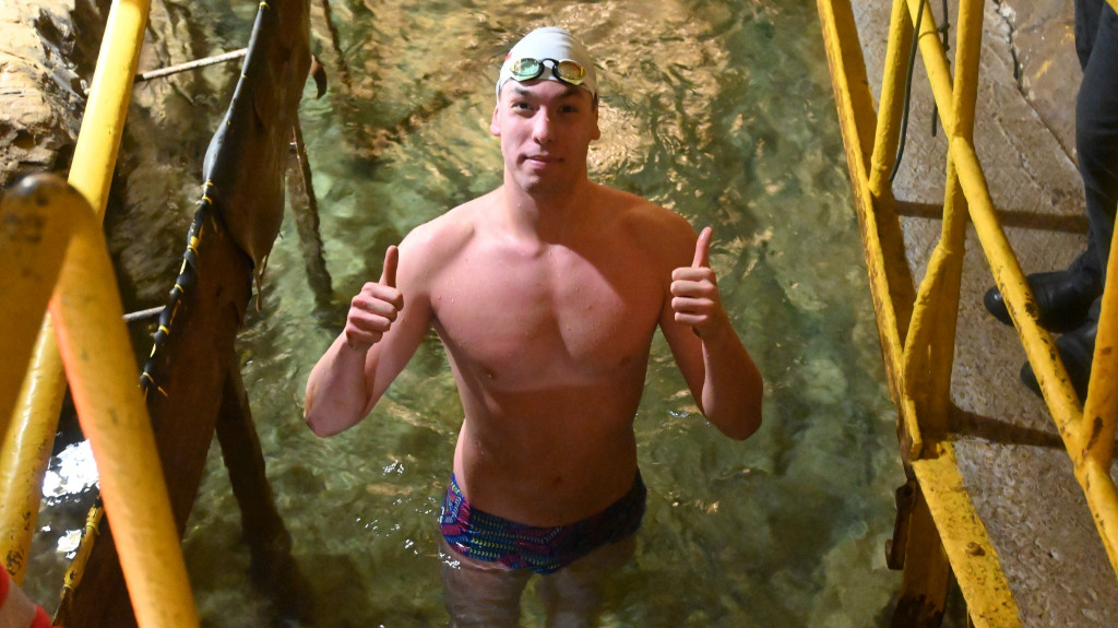 330 morsów pod ziemią. Podziemna sztafeta