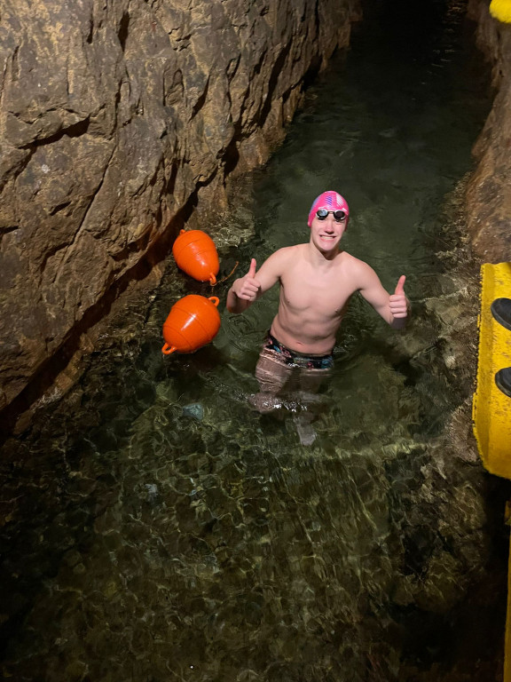 330 morsów pod ziemią. Podziemna sztafeta