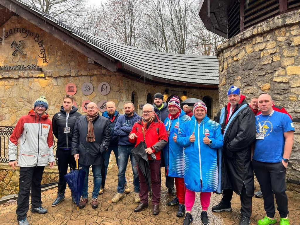 330 morsów pod ziemią. Podziemna sztafeta