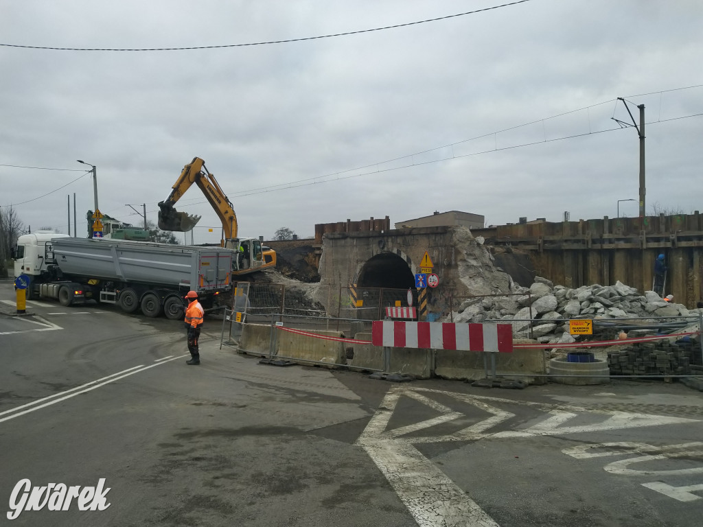 Radzionków. Rozbiórka wiaduktu na ul. Zejera