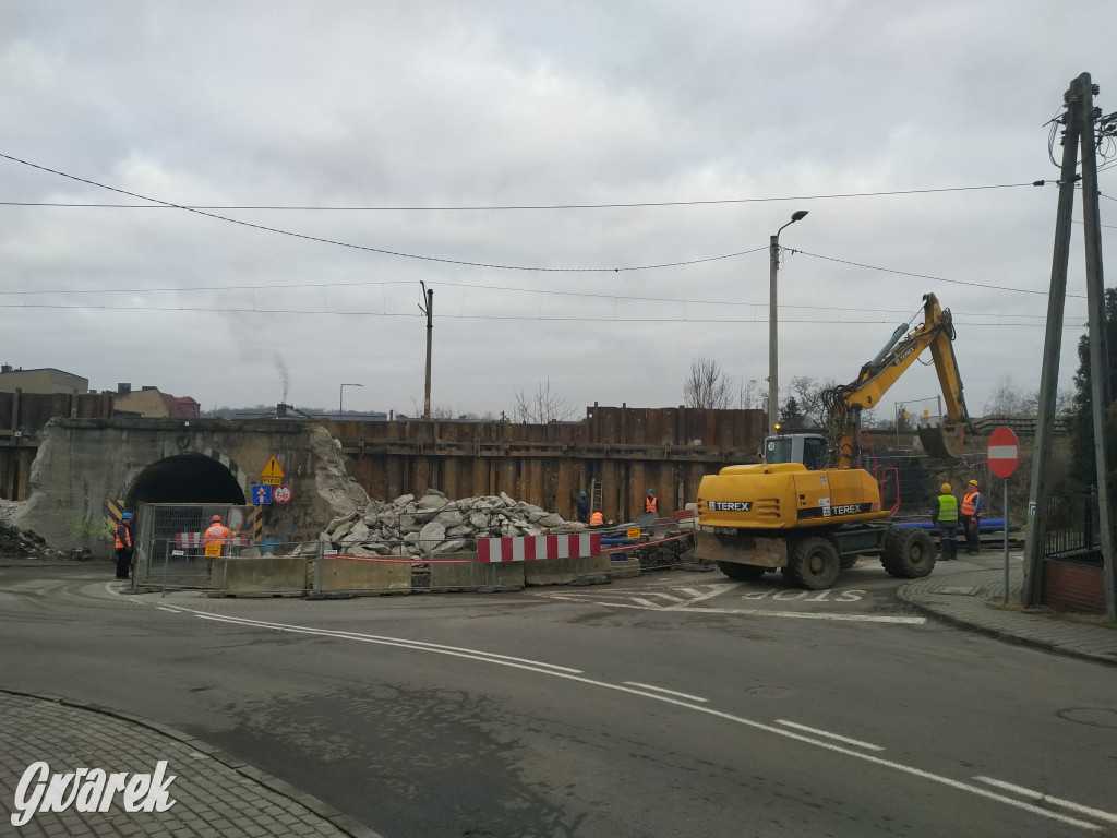 Radzionków. Rozbiórka wiaduktu na ul. Zejera