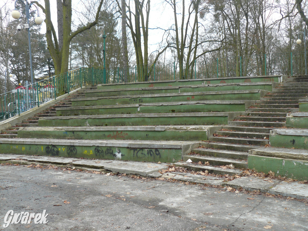 Tarnowskie Góry, Strzybnica. W parku Hutnika