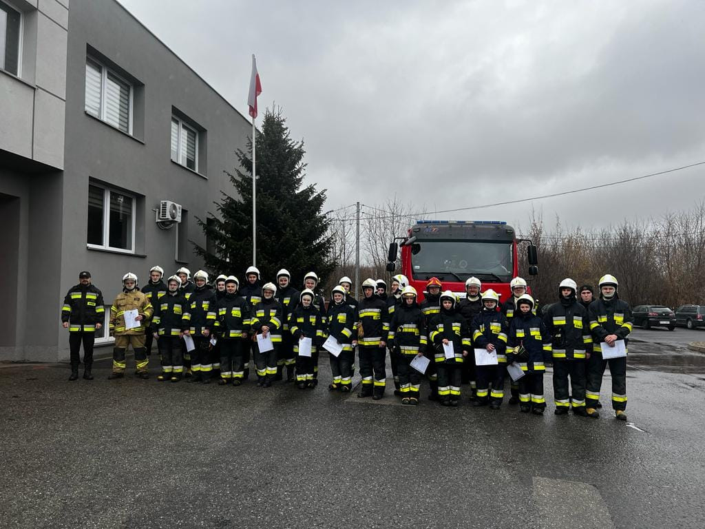 Druhowie i druhny OSP już po egzaminie