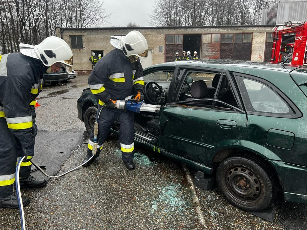 Druhowie i druhny OSP już po egzaminie