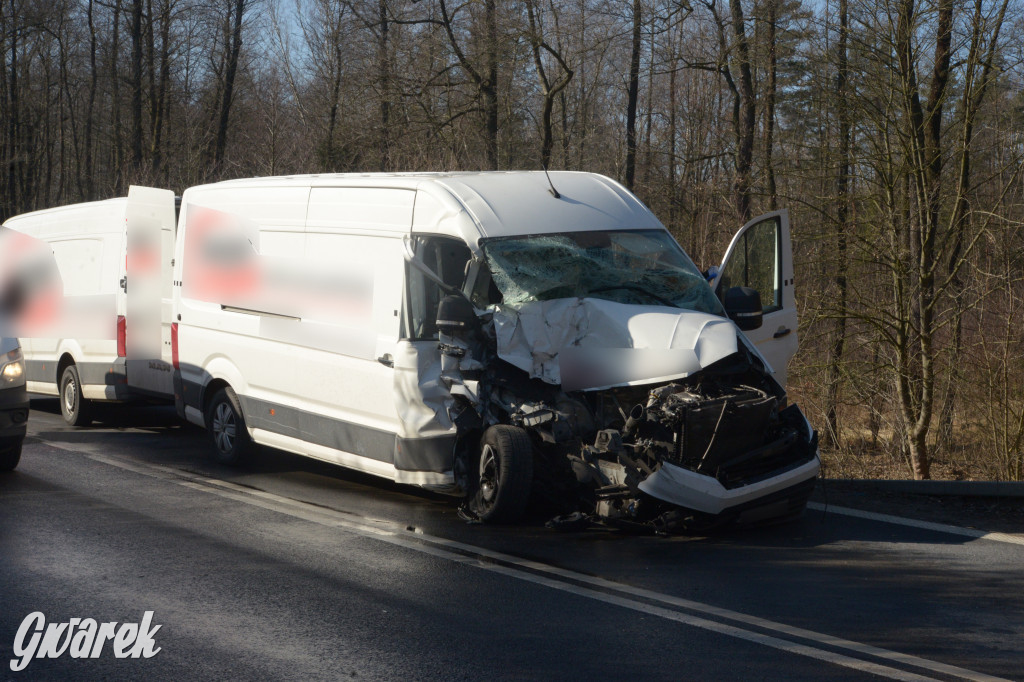 Świerklaniec. Wjechał w ciężarówkę przewożącą butle z gazem