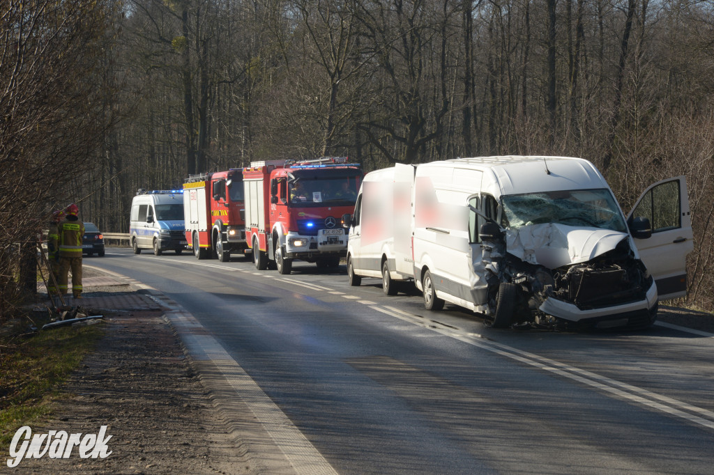 Świerklaniec. Wjechał w ciężarówkę przewożącą butle z gazem
