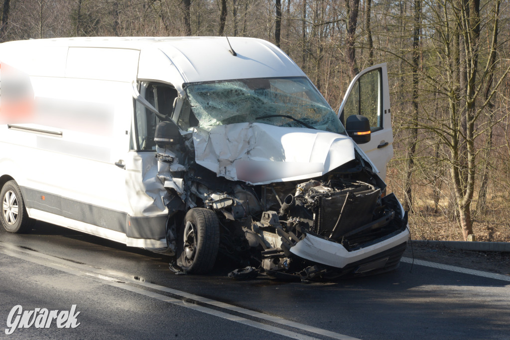 Świerklaniec. Wjechał w ciężarówkę przewożącą butle z gazem