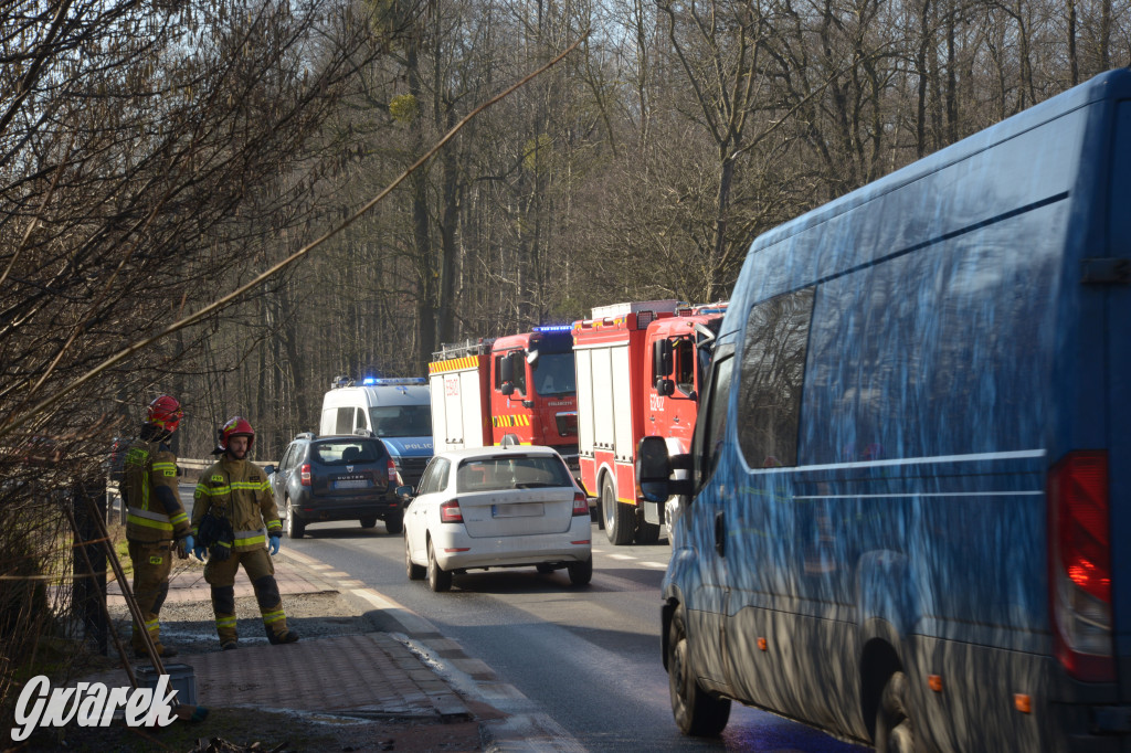 Świerklaniec. Wjechał w ciężarówkę przewożącą butle z gazem