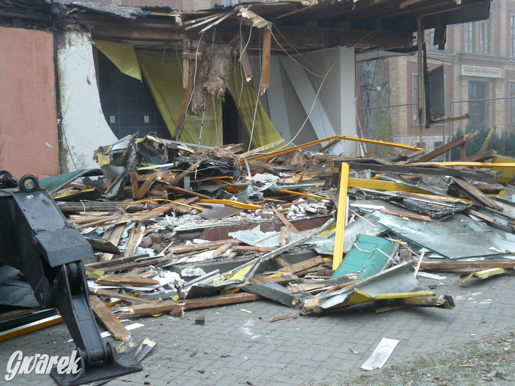 Tarnowskie Góry. Rozbiórka byłej kwiaciarni trwa