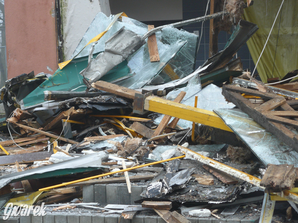 Tarnowskie Góry. Rozbiórka byłej kwiaciarni trwa