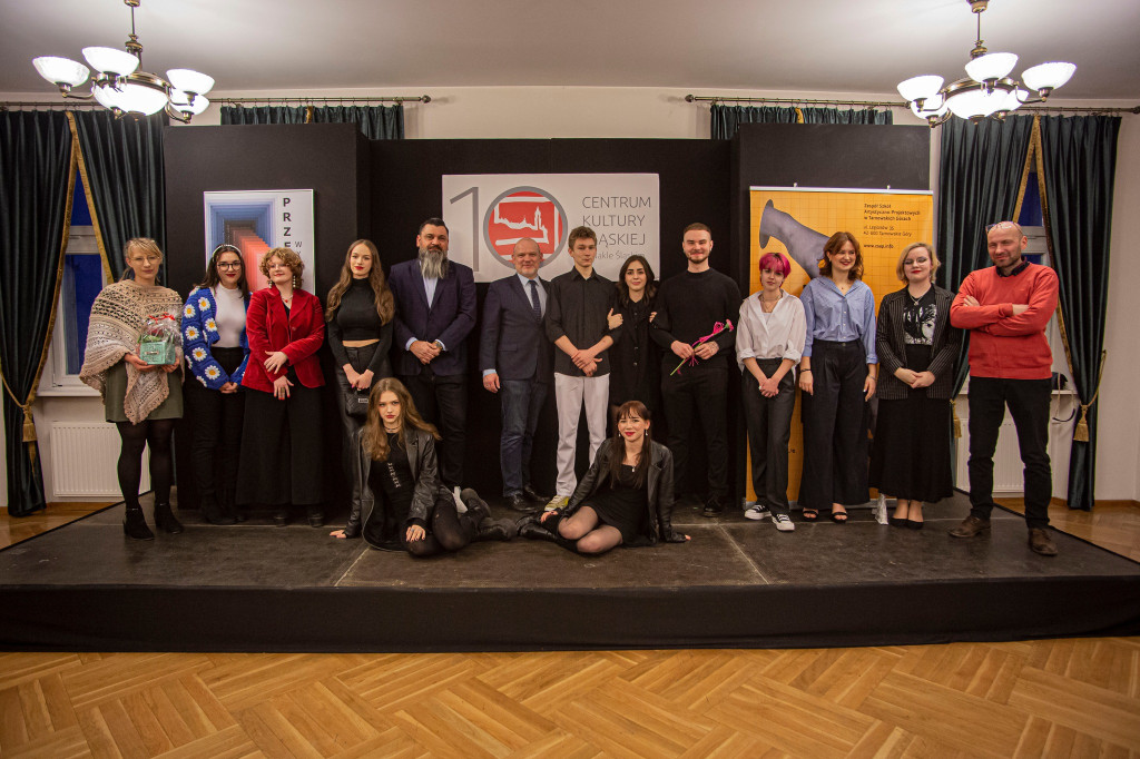 Wernisaż uczniów Plastyka w CEKUŚ