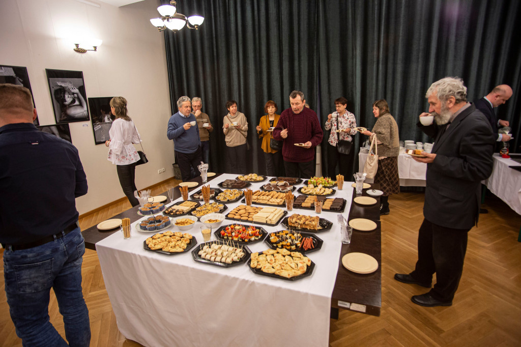 Wernisaż uczniów Plastyka w CEKUŚ