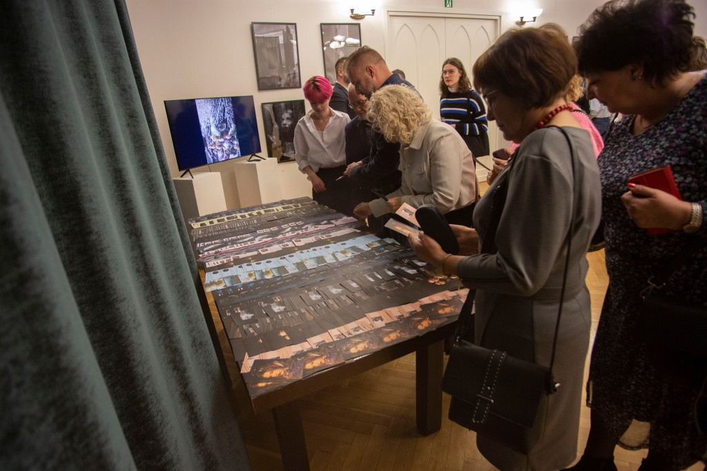 Wernisaż uczniów Plastyka w CEKUŚ