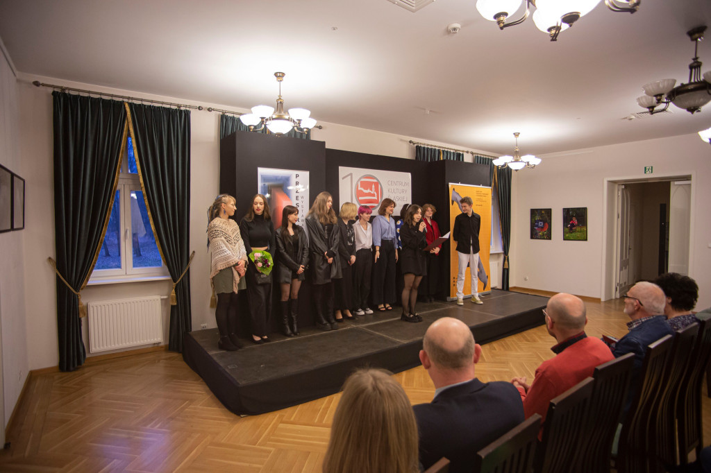 Wernisaż uczniów Plastyka w CEKUŚ