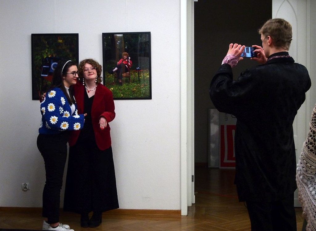 Wernisaż uczniów Plastyka w CEKUŚ