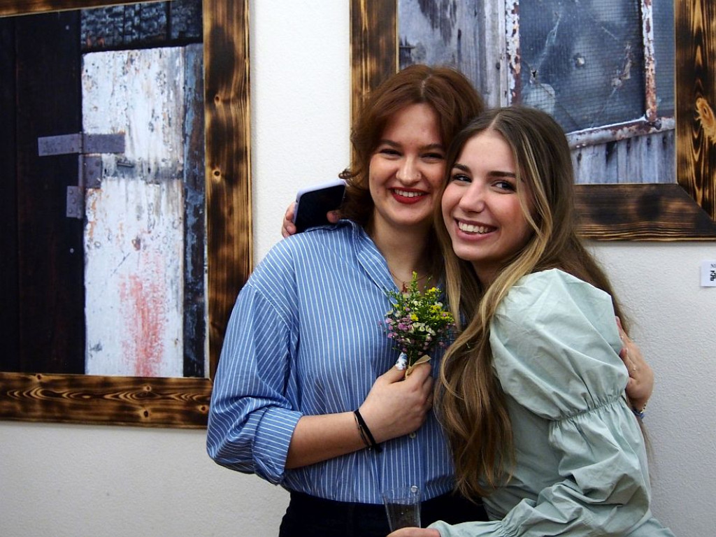 Wernisaż uczniów Plastyka w CEKUŚ