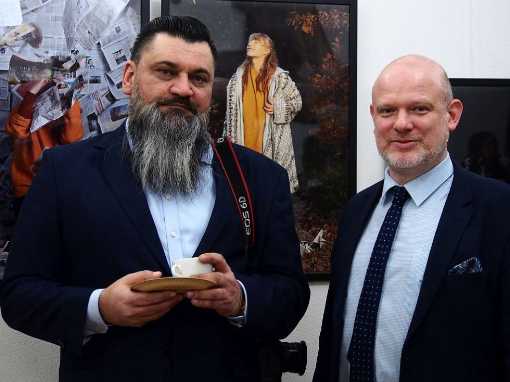 Wernisaż uczniów Plastyka w CEKUŚ