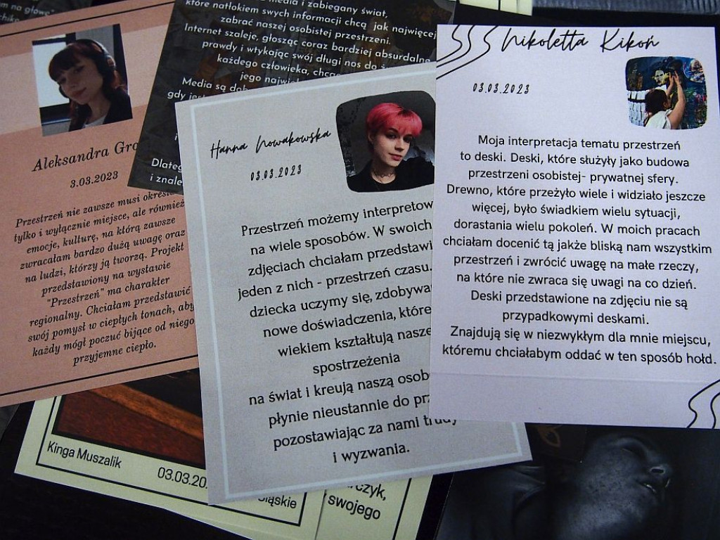 Wernisaż uczniów Plastyka w CEKUŚ