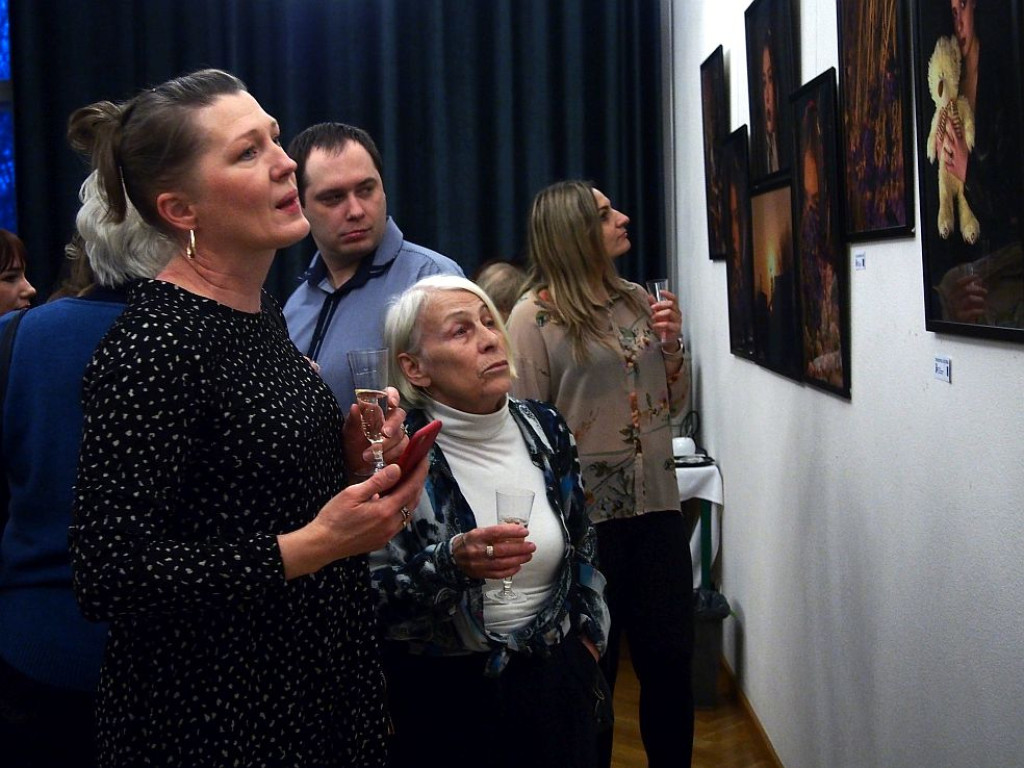 Wernisaż uczniów Plastyka w CEKUŚ