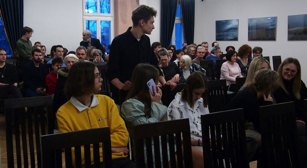 Wernisaż uczniów Plastyka w CEKUŚ