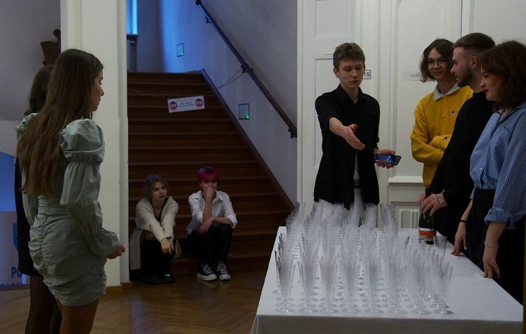 Wernisaż uczniów Plastyka w CEKUŚ