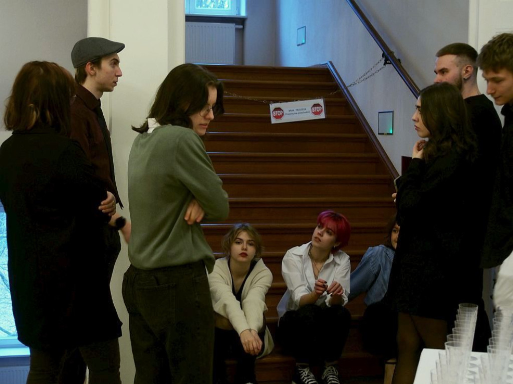 Wernisaż uczniów Plastyka w CEKUŚ