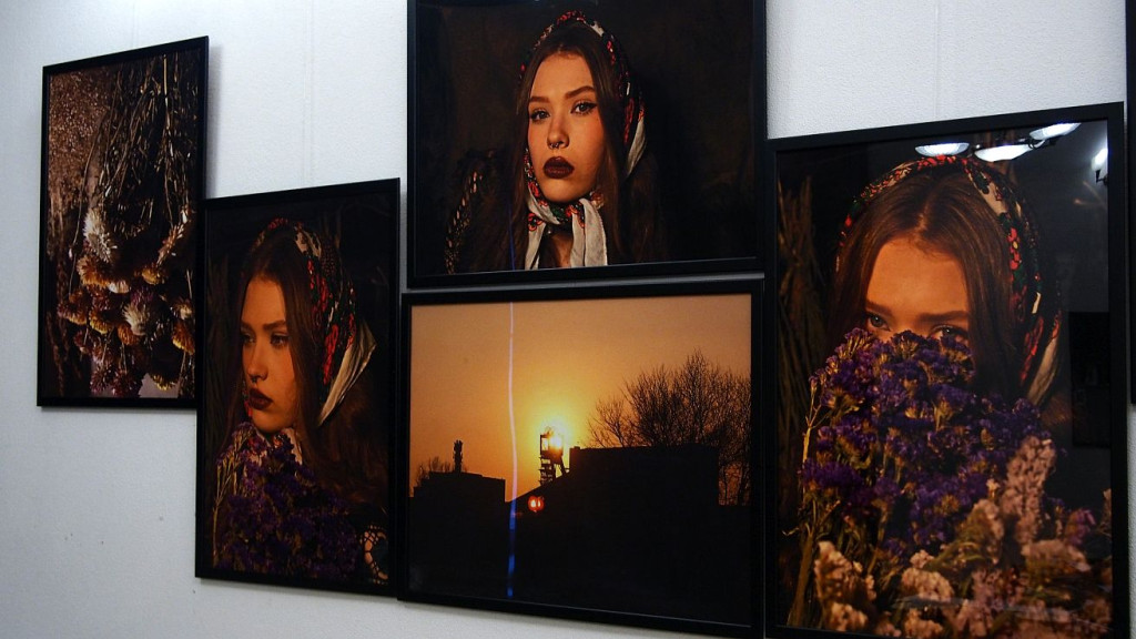 Wernisaż uczniów Plastyka w CEKUŚ