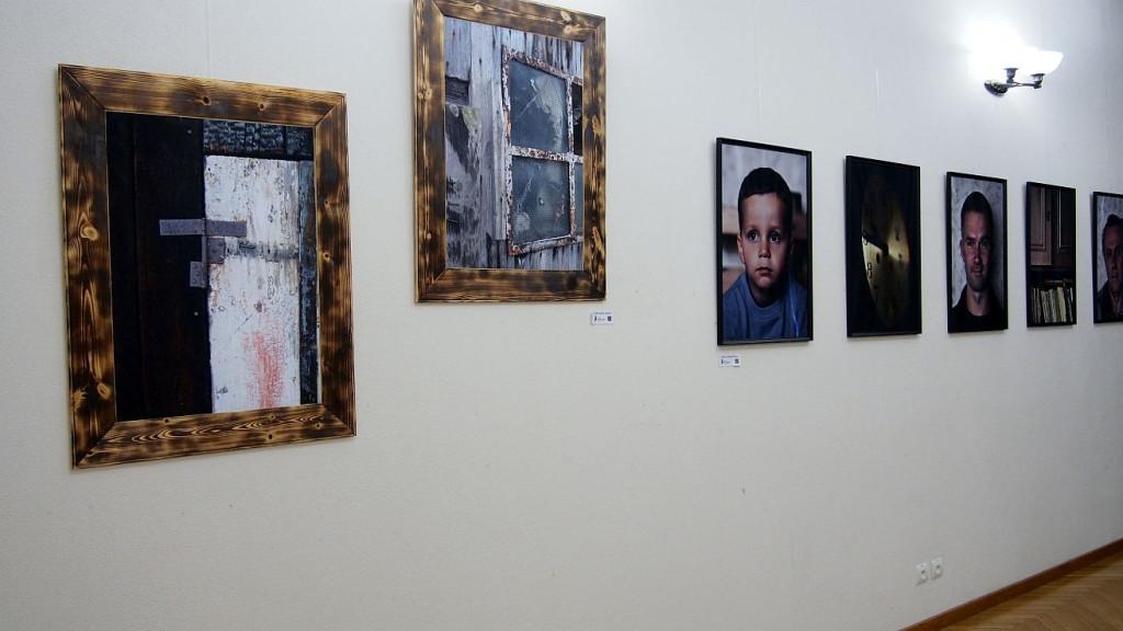 Wernisaż uczniów Plastyka w CEKUŚ