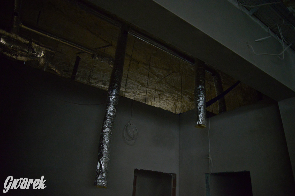 Radzionków. Kryty basen po próbnym napełnieniu