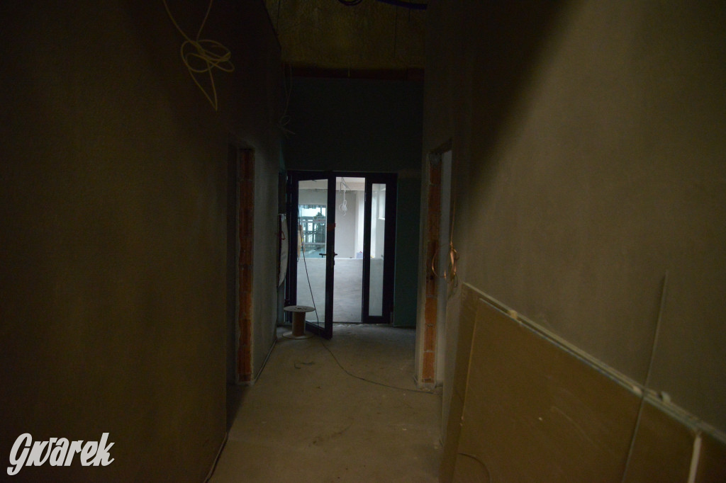 Radzionków. Kryty basen po próbnym napełnieniu