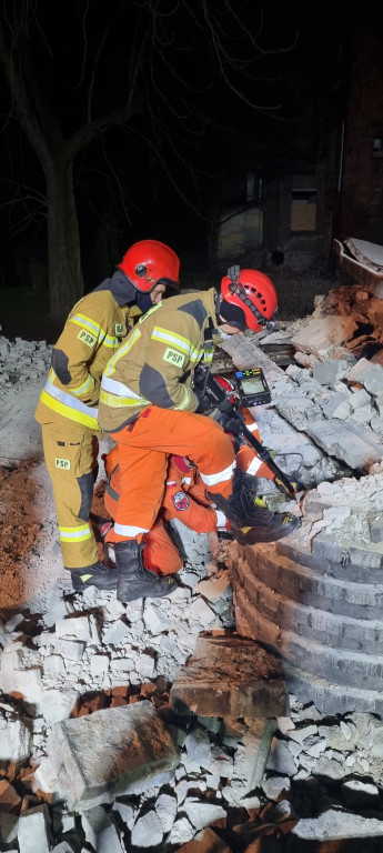 Bytom. Zawaliła się część kamienicy, przeszukiwano gruzowisko