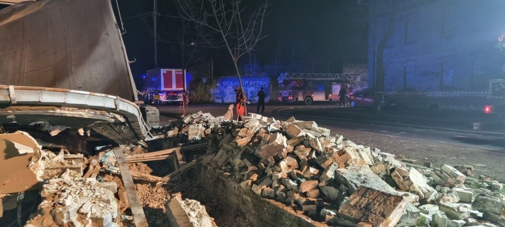 Bytom. Zawaliła się część kamienicy, przeszukiwano gruzowisko