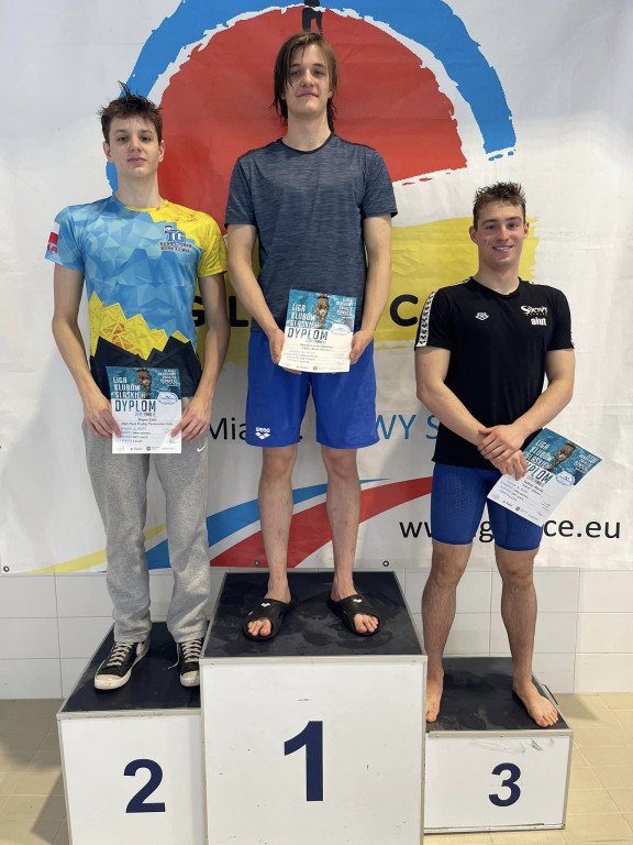 Kolejne dobre występy naszych pływaków