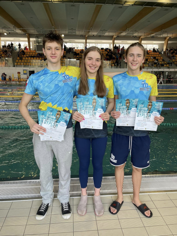 Kolejne dobre występy naszych pływaków