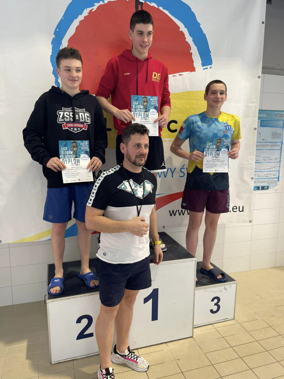 Kolejne dobre występy naszych pływaków