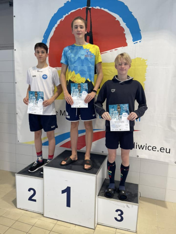 Kolejne dobre występy naszych pływaków